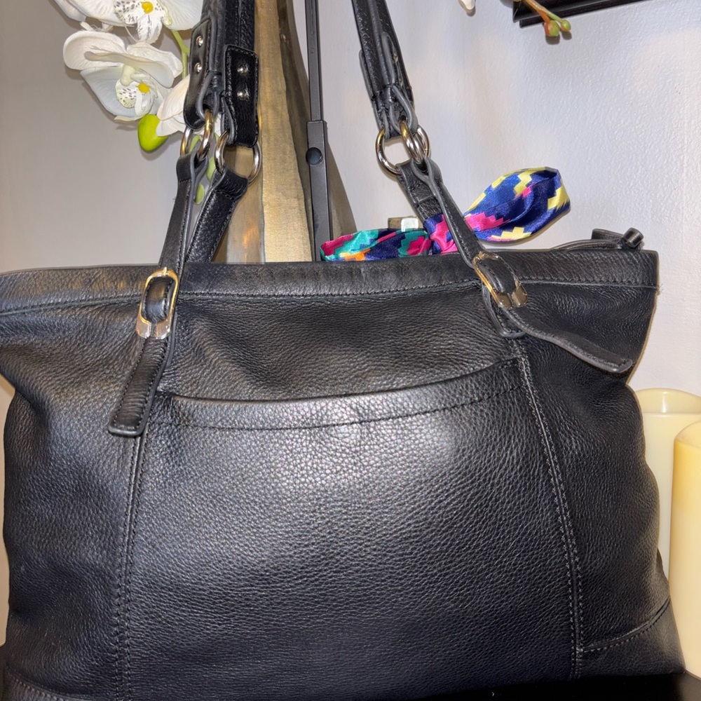 The Sak vintage pebbled black leather shoulder tote bag. Can fit a laptop. - Picture 2 of 11